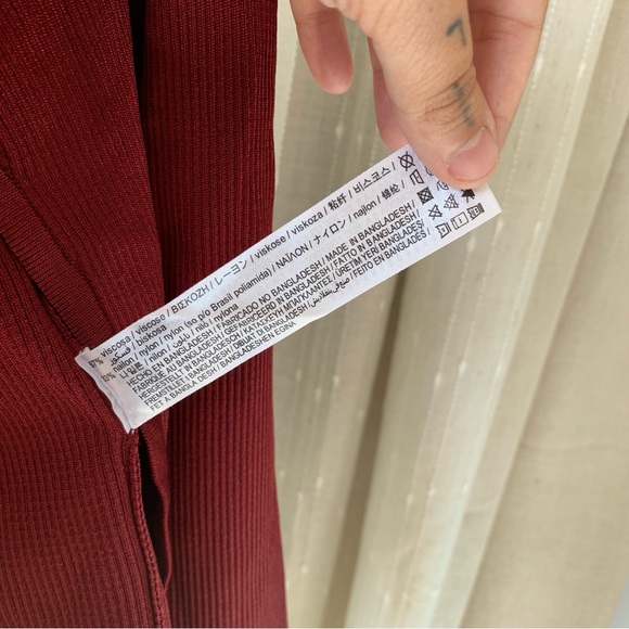 ZARA BURGUNDY CARDIGAN WITH GOLD CLASP - Picture 4 of 8